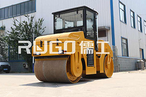 耐用、好用的座駕式小型壓路機(jī)受工程人歡迎