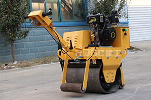 導(dǎo)致小型壓路機(jī)零部件失效的原因有哪些？